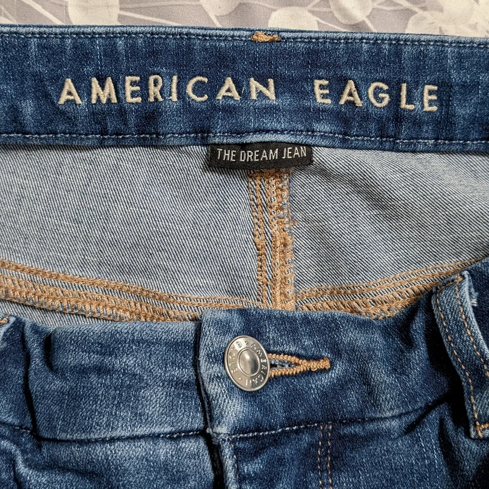 SOLD NWT American Eagle Dream Jeans Curvy Super Hi-Rise Ripped Distressed sz 12 - Picture 4 of 8